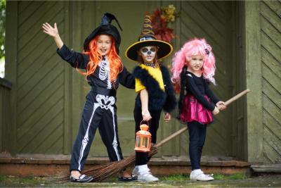 Kostümierte Kinder für Trick or Treat